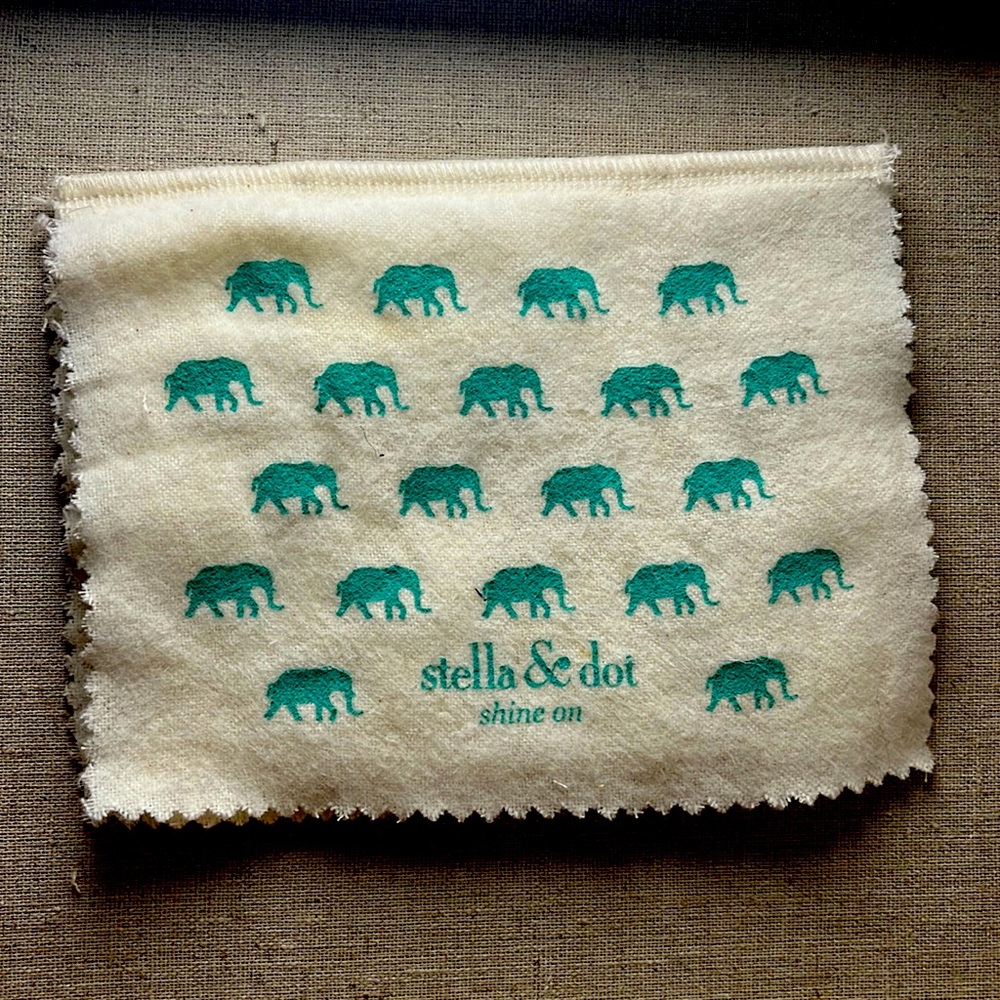Stella & Dot Famous Elephant motif jewelry polishing cloth. NWT